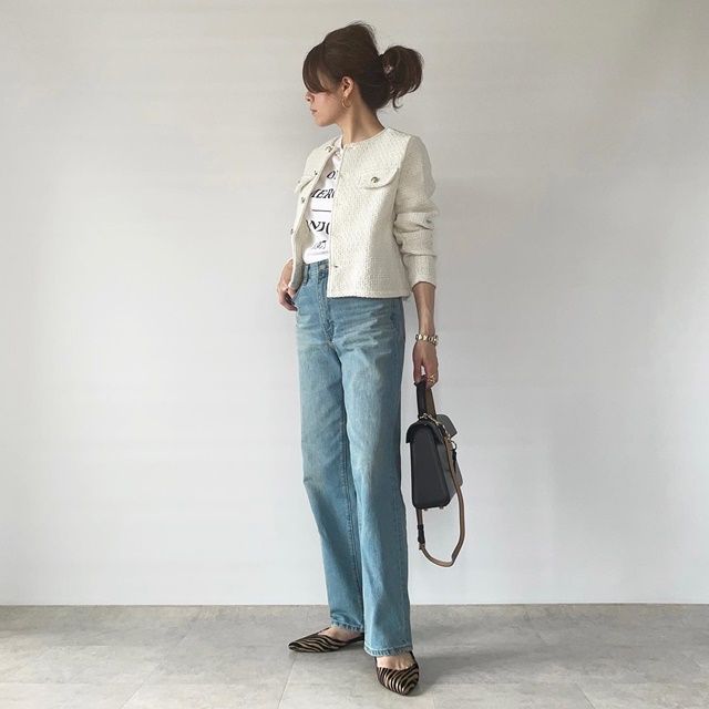 ツイードジャケット×GUのブルーの「ハイライズストレートジーンズ」