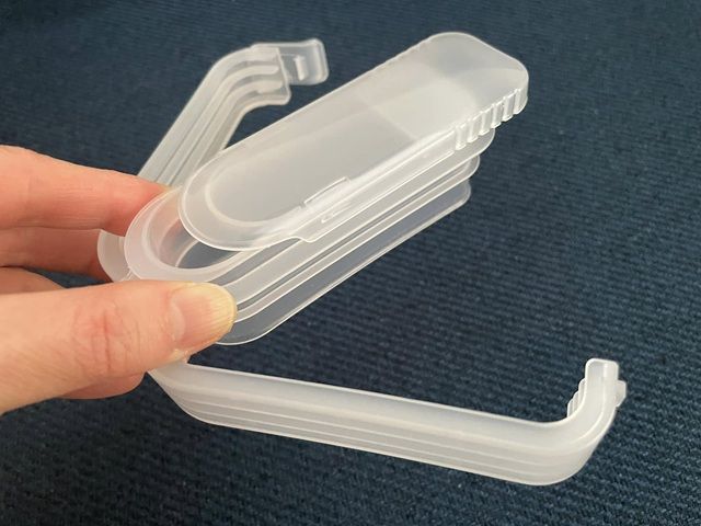 ダイソー 袋キャップ 小さめ食材用 クリップを開いたところ
