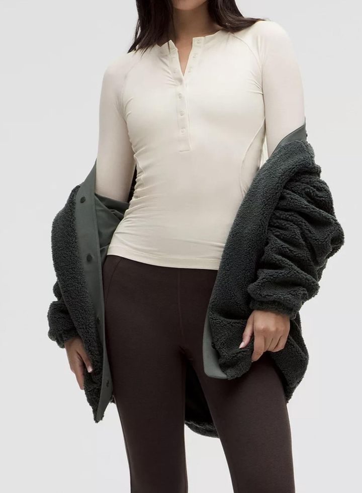 画像: 長袖ヘンリーベースレイヤー ￥11,800 www.lululemon.co.jp