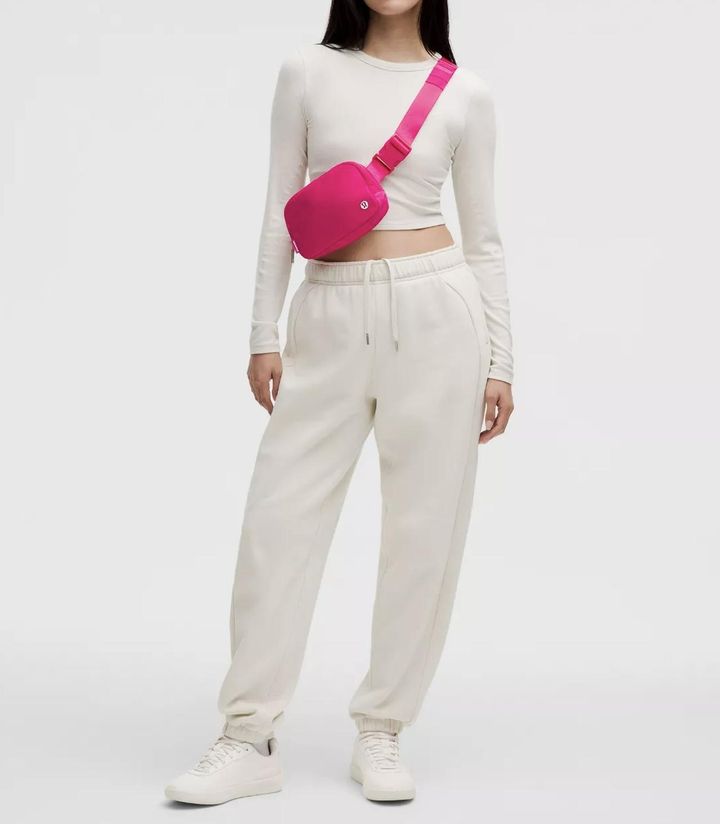 画像: Everywhereベルトバッグ 1L ￥5,000 www.lululemon.co.jp
