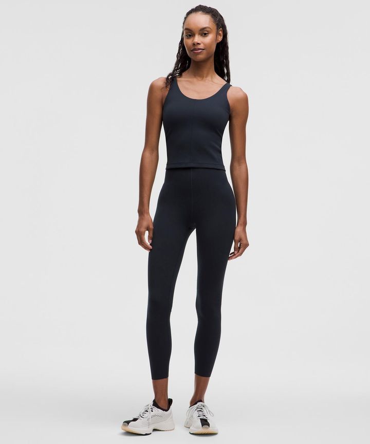 画像: Glow Up™ タンクトップ￥10,000、Glow Up™ ハイライズ タイツ￥17,800 www.lululemon.co.jp