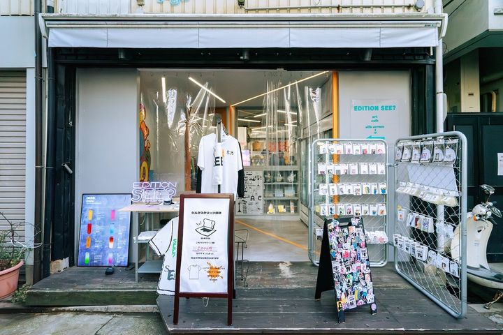 店舗手前はグッズショップ