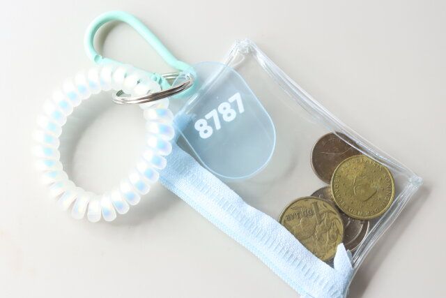 ダイソー スプリングキーホルダー（サウナモチーフ） 使用例 ポーチ