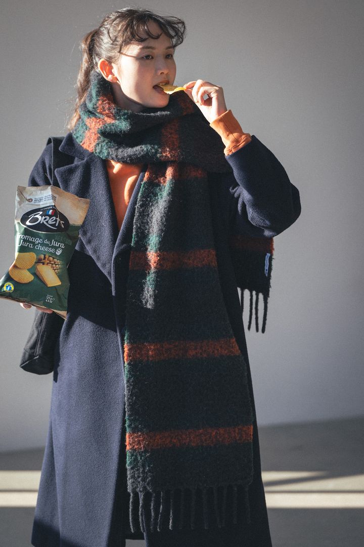 デニムパンツのロールアップで抜け感を！冬のコートスタイル【FUDGE FRIEND おしゃれさんの毎日コーディネート vol.491｜うさみ】