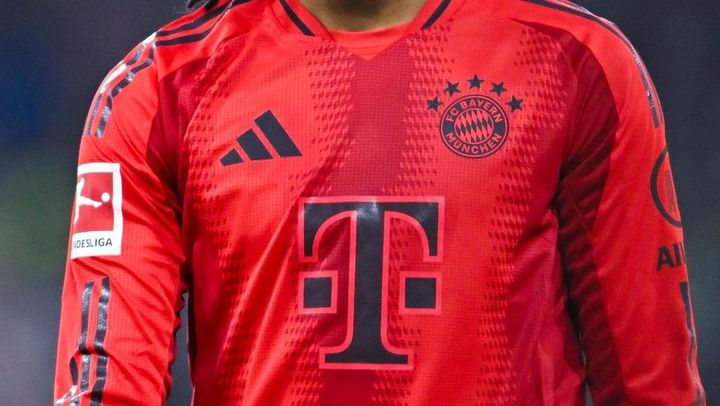 日本代表所属のドイツ最強チーム、赤いユニフォームを欧州最高峰の舞台で着れない理由とは