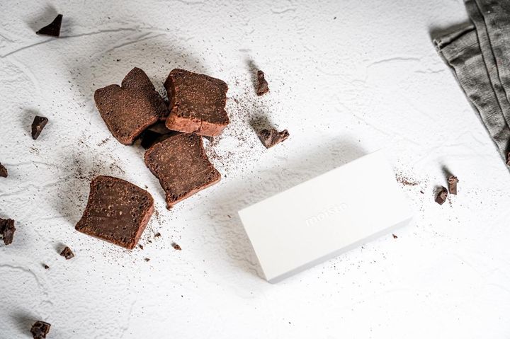 「moisto ブラウン」¥3,950 ピュアホワイトのボックス入りで、花嫁の選ぶギフトにも最適！