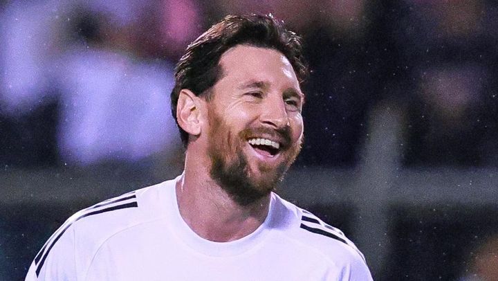 メッシと対面した少女が涙…年俸70億円のスター選手の義妹だった