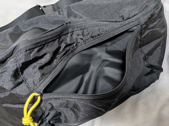 パラシュートウエストポーチ外ポケット