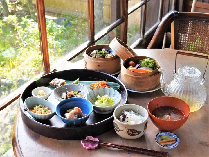 のどかな陽ざしがふりそそぐ早春の海辺の街さんぽ♪逗子葉山で古民家カフェをめぐり