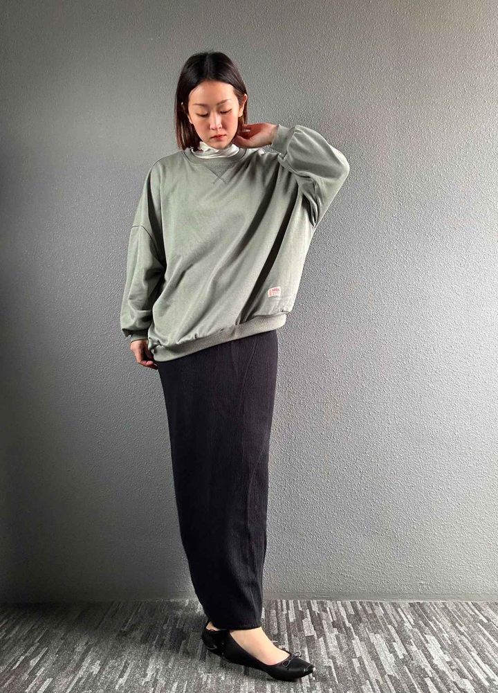 画像: ロングスカートを合わせてレディライクに