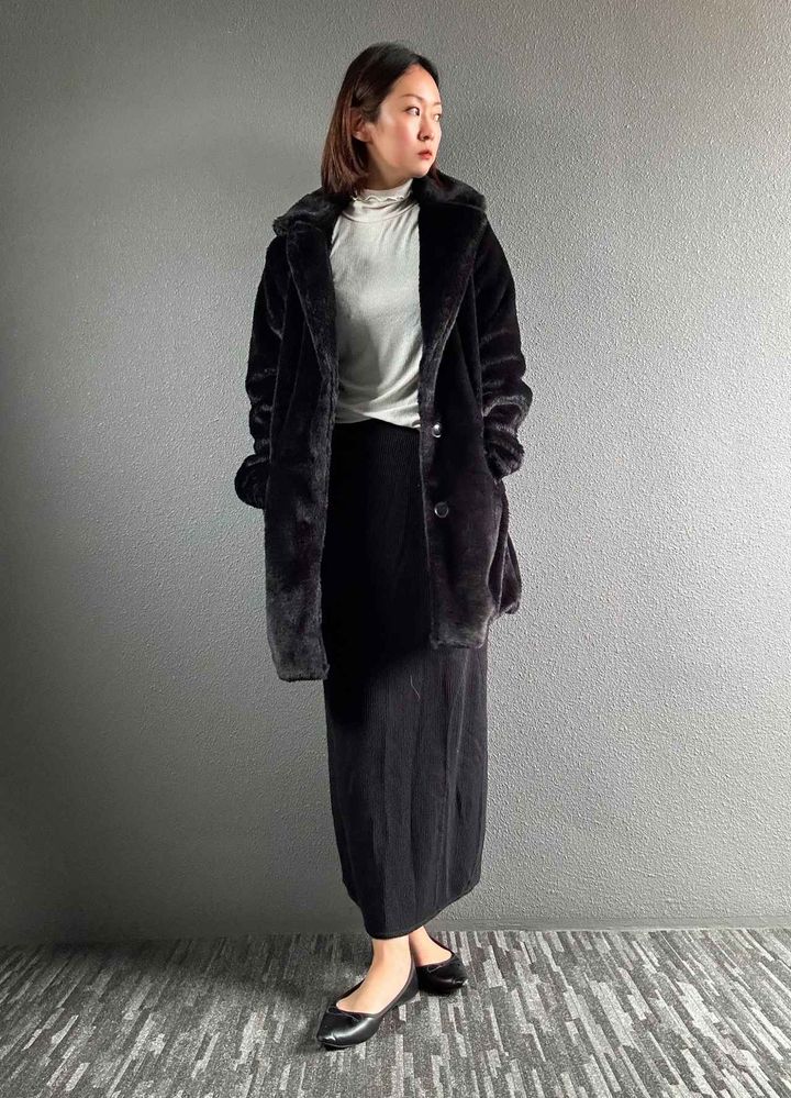 画像: ロングニットスカートでレディライクに