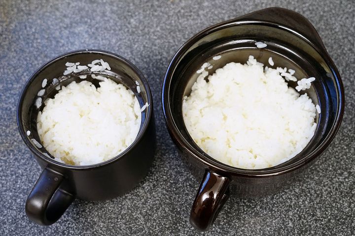 ご飯をしっかり混ぜてから試食を行いました。どちらも土鍋で炊いたご飯ということになりますが、おこげはできていません。