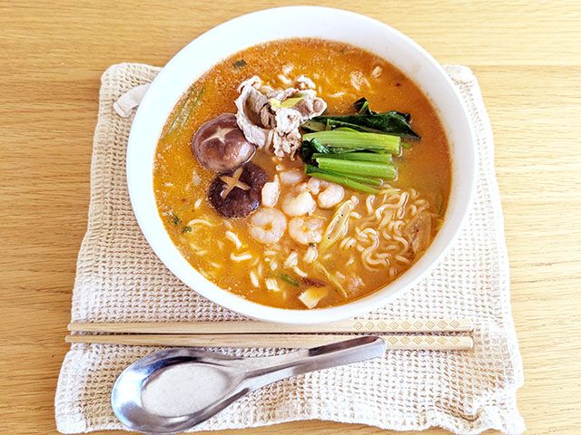カルディの「麻辣醤」と韓国のインスタントラーメン「農心 コムタンラーメン」で作ったマーラータン風ラーメン