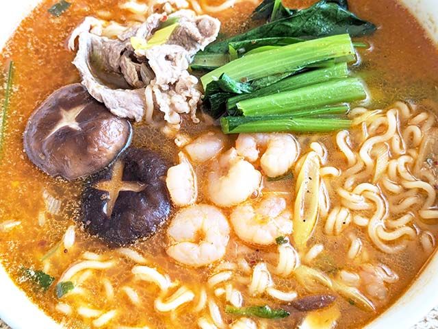 カルディの「麻辣醤」と韓国のインスタントラーメン「農心 コムタンラーメン」で作ったマーラータン風ラーメン