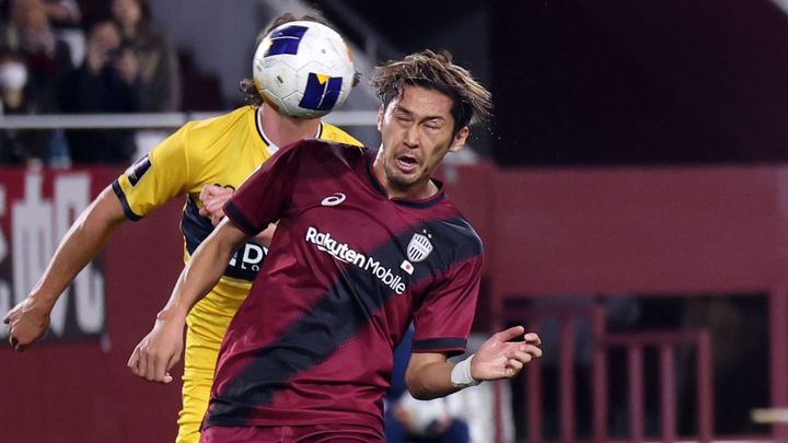 Jリーグ大躍進チームへ移籍の28歳DF、“前所属チーム”ユニ姿で練習し炎上 「違和感しかない」