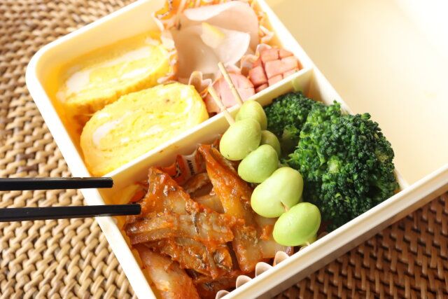 ダイソー 抗菌ランチボックス（1段、650ml） 詰める