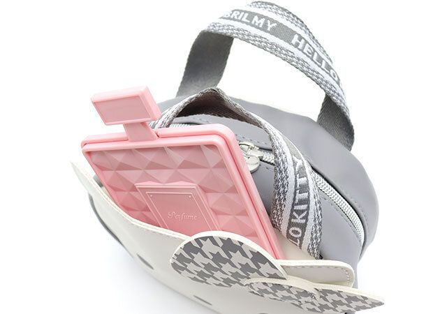 宝島社ムック付録のハローキティとブリルミーの中身が見えて時短がかなうズボラに優しいコスメポーチ3