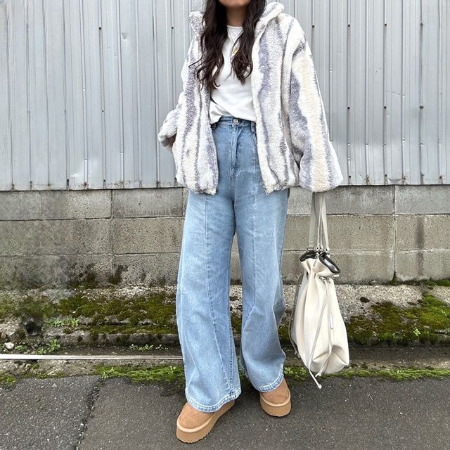 しまむらのグレーの「MIX柄ジャケット」×切替デニムパンツ