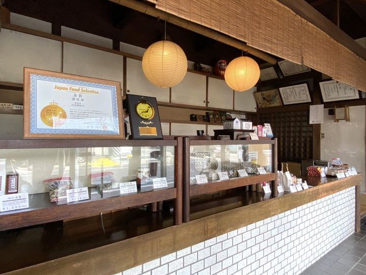 創業1672年。長野松本最古の飴屋〈山屋御飴所〉の「板あめ」【旅するデザイナーがおすすめするお土産たち！】