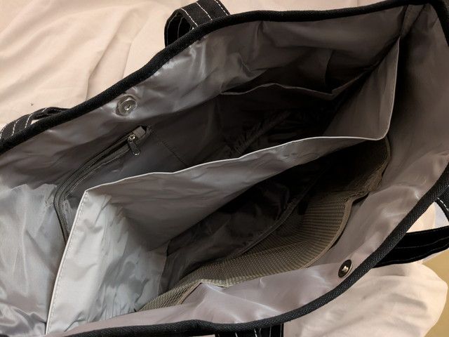 エースタンダードトートバッグ中