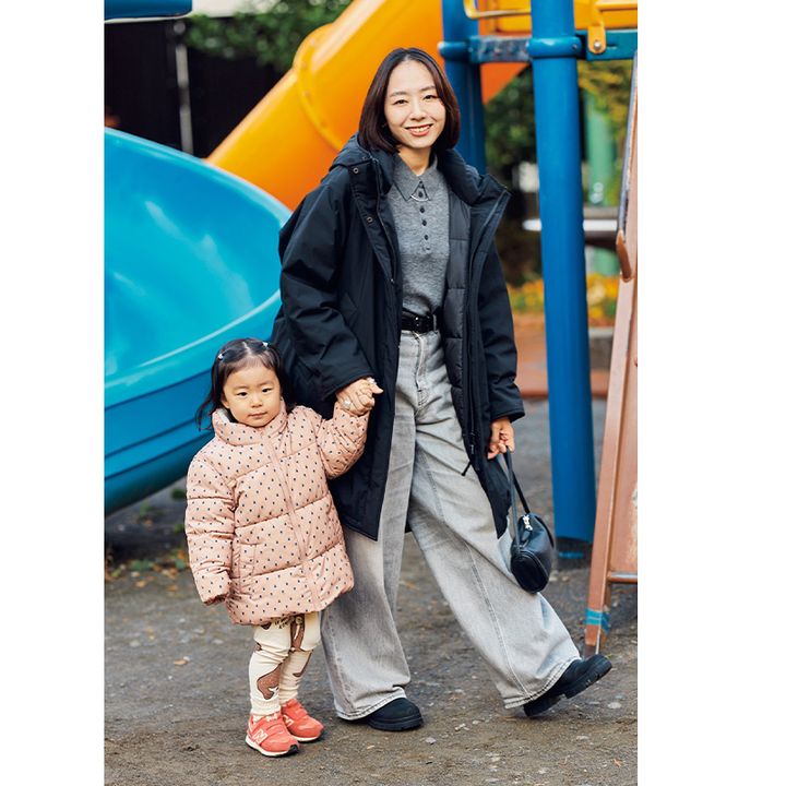 ほっこり見えないダウンとデニムの公園コーデ