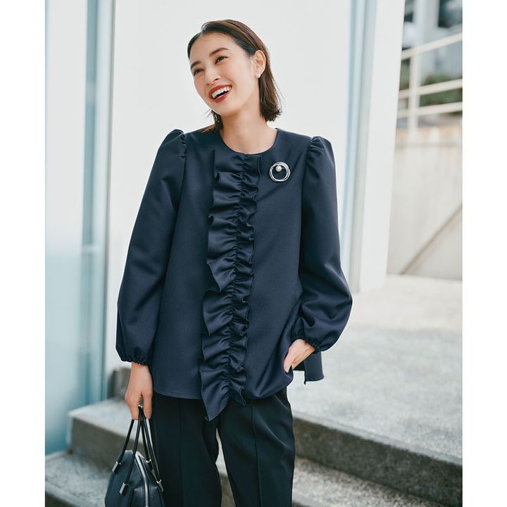 セレモニーのネイビーブラウスコーデ