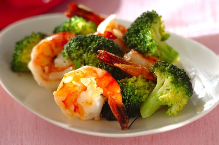 エビとブロッコリーの塩炒め