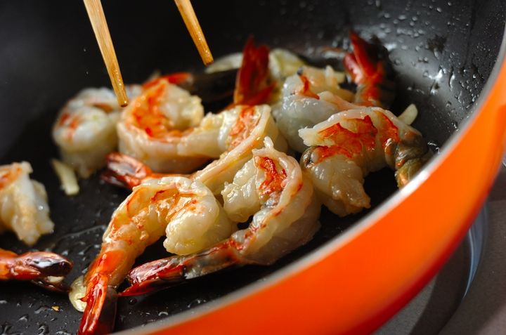 エビとブロッコリーの塩炒めの作り方1