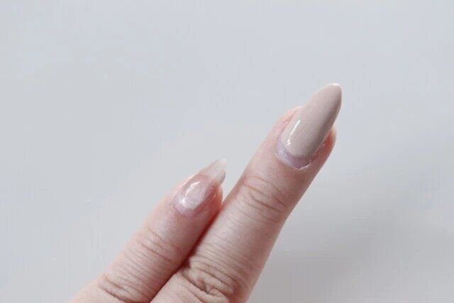 セリアのSHピールオフ ネイルコンシーラーペン ピンクベージュ