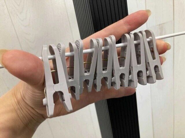 ダイソーの洗濯物が一度に外せるピンチハンガー 10ピンチ式2