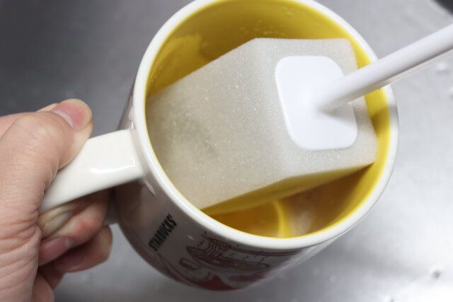 ダイソー スタンド付きコップ洗いスポンジ 使用例