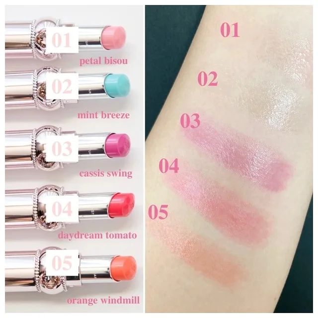 リップグロウ セラムバームのスウォッチ