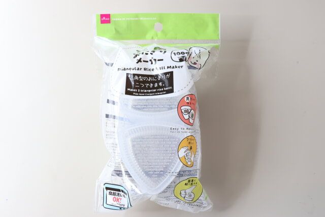 ダイソーの三角おにぎりメーカーのパッケージ