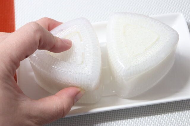 ダイソーのカロリー管理しやすい三角おにぎりメーカー