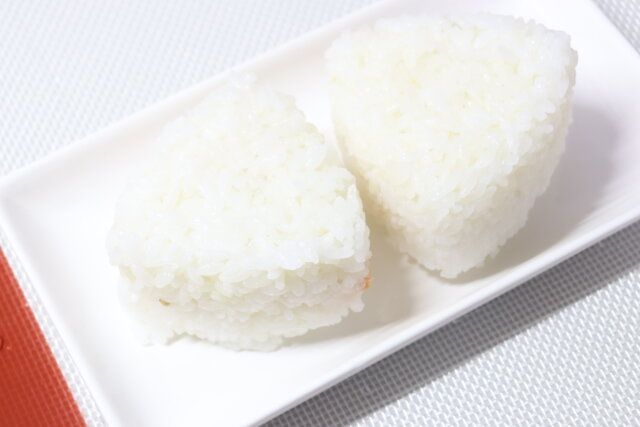 ダイソーの簡単にできる三角おにぎりメーカー