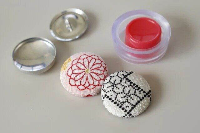 ダイソーのくるみボタンの製作キット