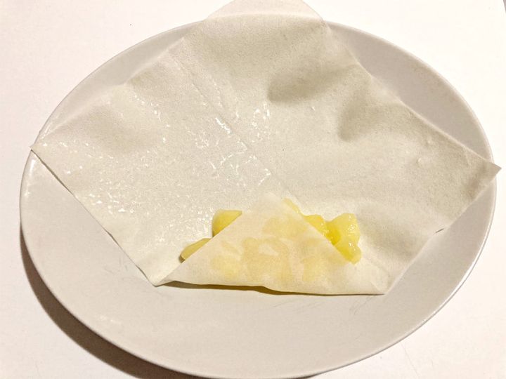 春巻きの皮で包む