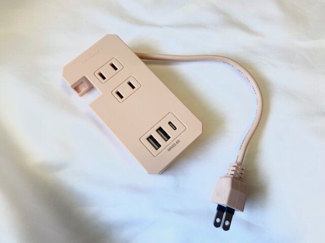 3COINS 2コンセント2USB1Typecタップ
