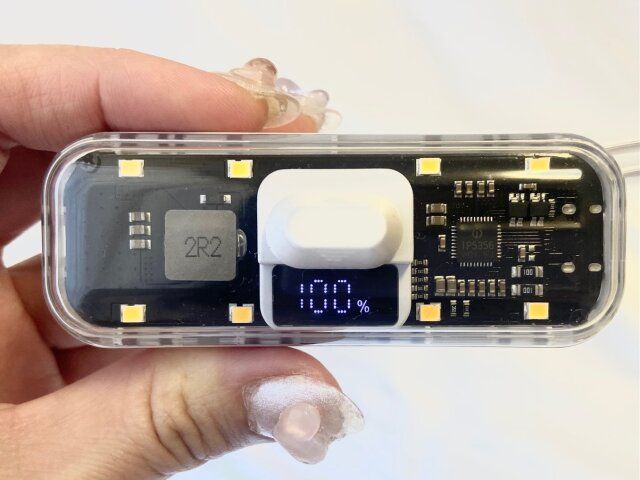 3COINS LEDライト付きクリアモバイルバッテリー 残量 デジタル数字で表示