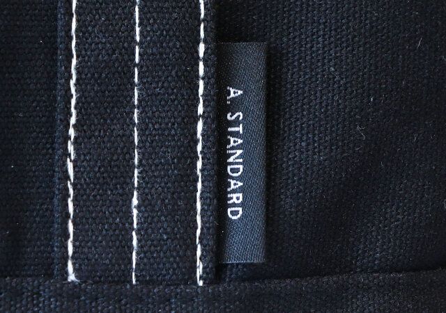 A. STANDARD 6ポケット仕切りつきトートバッグ ロゴタグ