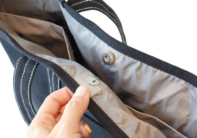 A. STANDARD 6ポケット仕切りつきトートバッグ マグネットボタン