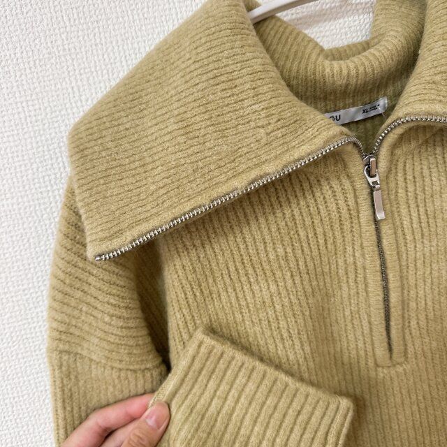 GU パフィータッチビッグカラーセーター 首元
