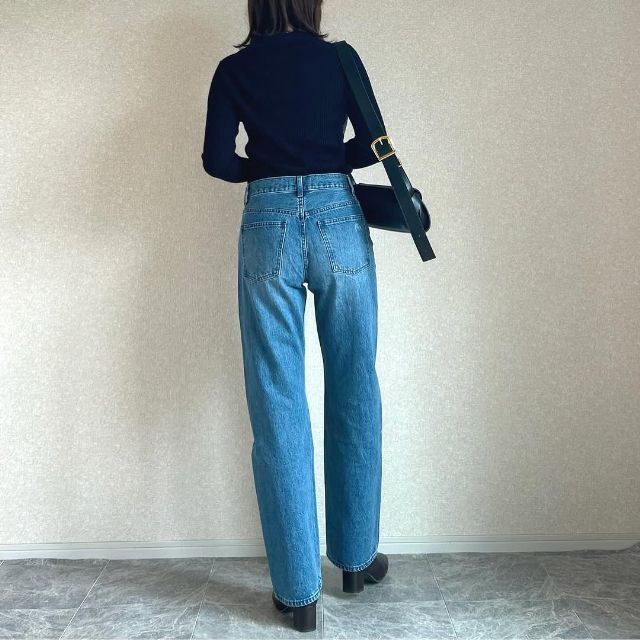 UNIQLOのストレートジーンズを着た時の後ろ側