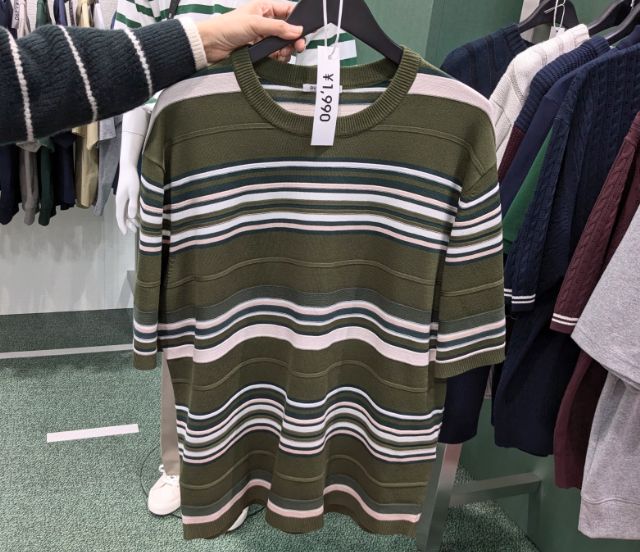 グリーンボーダーのTシャツ