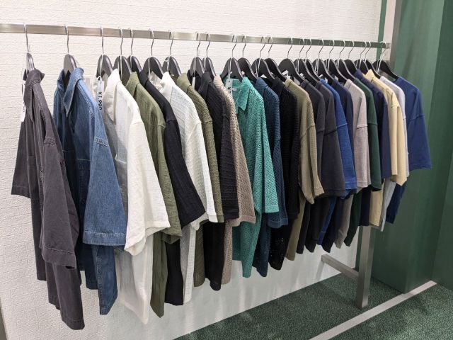 ボクシーシャツがかけられている