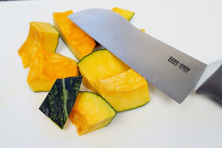 カボチャなどの硬いものを切るときには、我が家では「かぼーちょう」を使うのが普通になってきています。