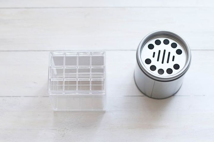 ペン立てと灰皿