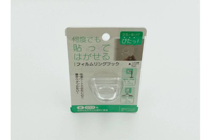 何度でも貼ってはがせるフィルムフック／￥110（税込み）