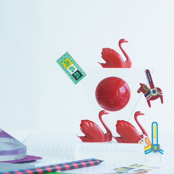 北欧で縁起がいいとされるラッキーシンボル、ホースとスワンを暮らしに【北欧の伝統と生活】