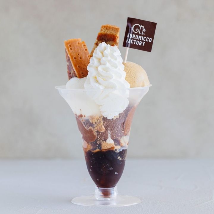 「The Factory’s クルミッ子パフェ」960円（イートイン、テイクアウトともに）